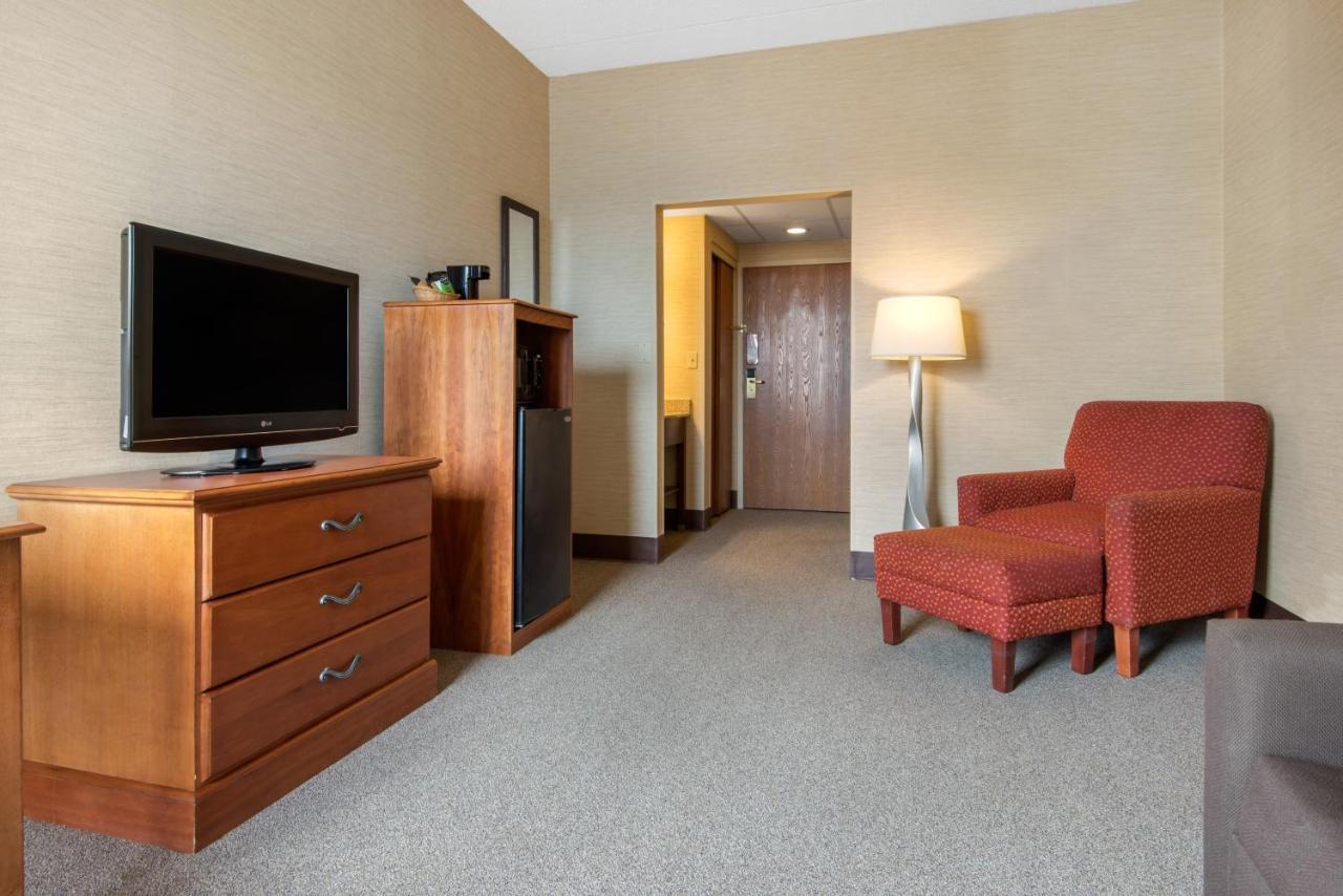 Quality Inn & Suites Mansfield Extérieur photo