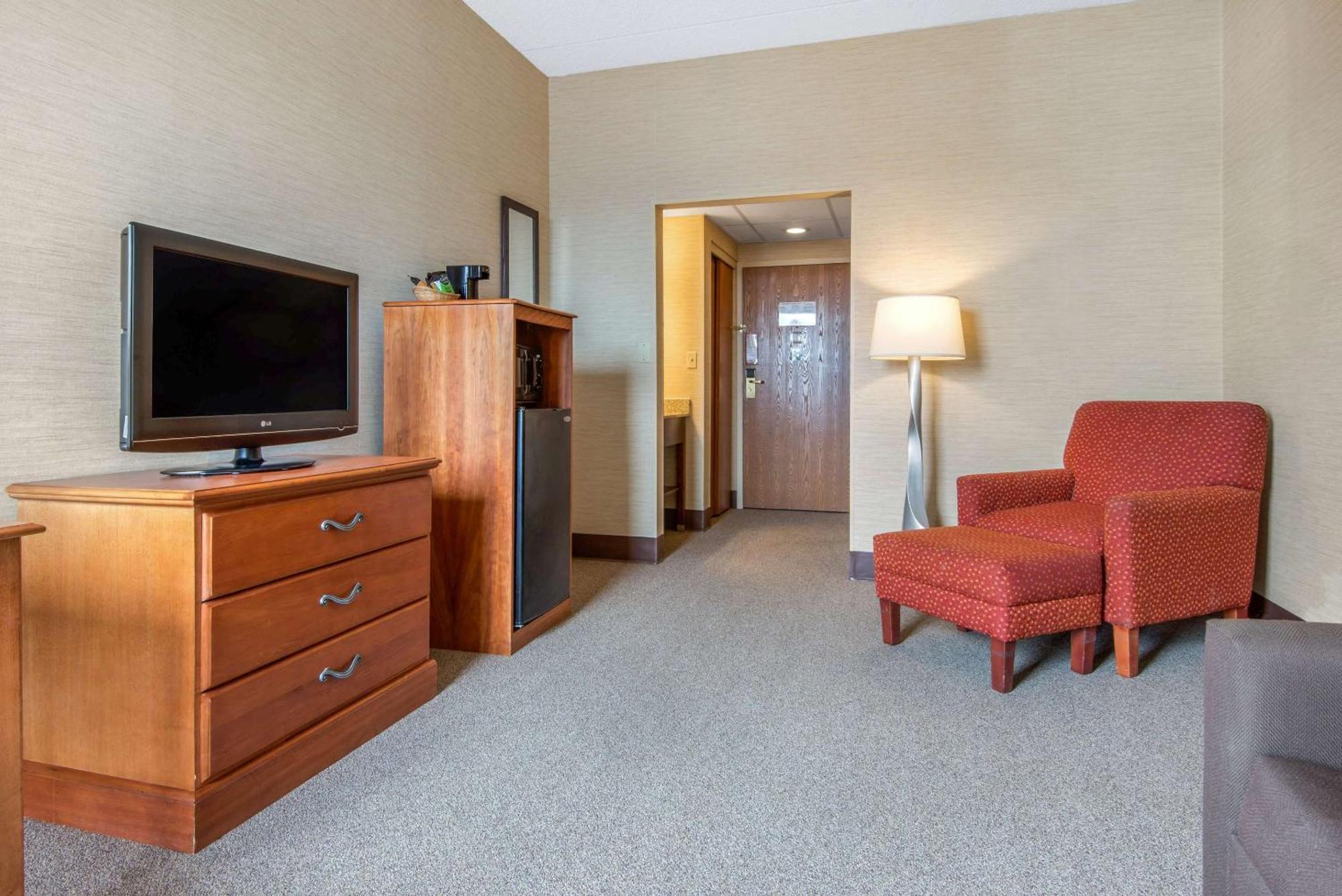 Quality Inn & Suites Mansfield Extérieur photo