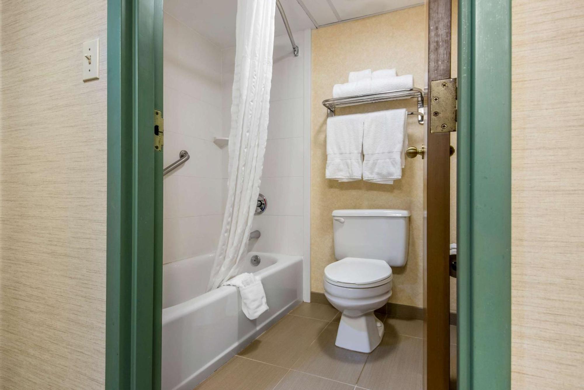 Quality Inn & Suites Mansfield Extérieur photo