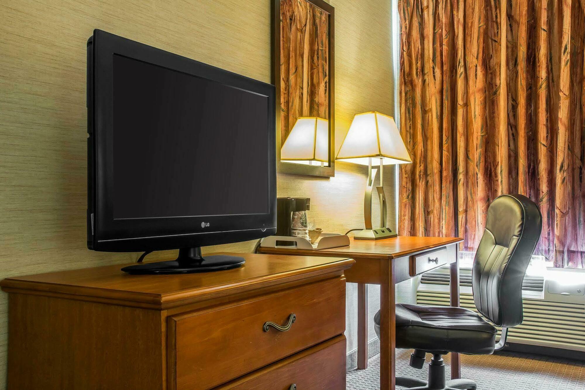 Quality Inn & Suites Mansfield Extérieur photo